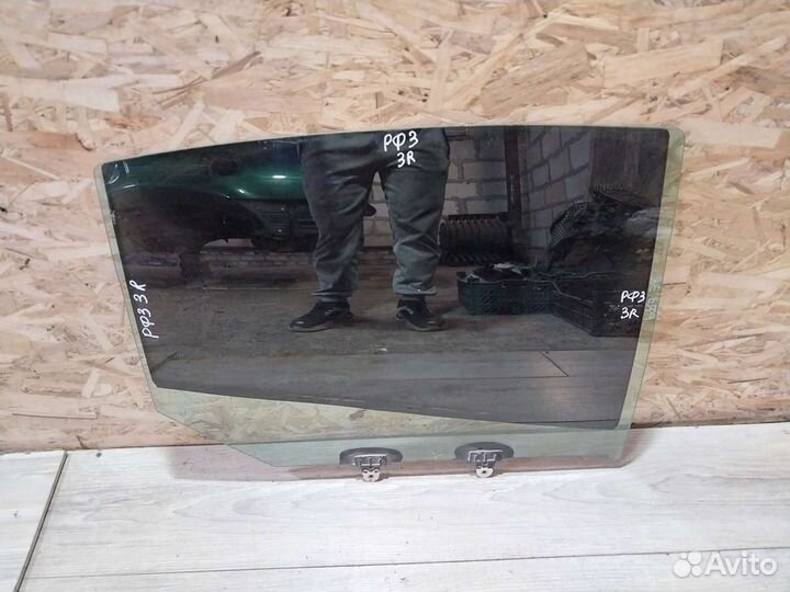 Стекло заднее правое Renault Fluence