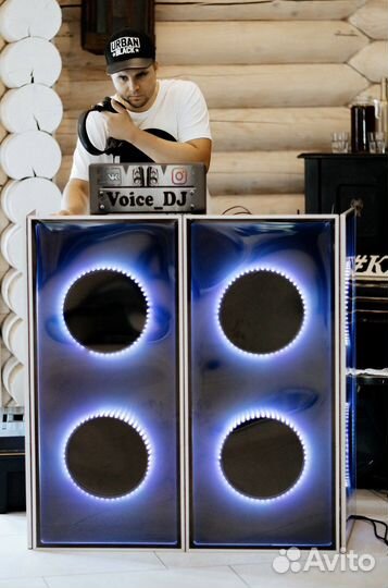 Диджей (DJ) Звукорежиссёр, со своим оборудованием