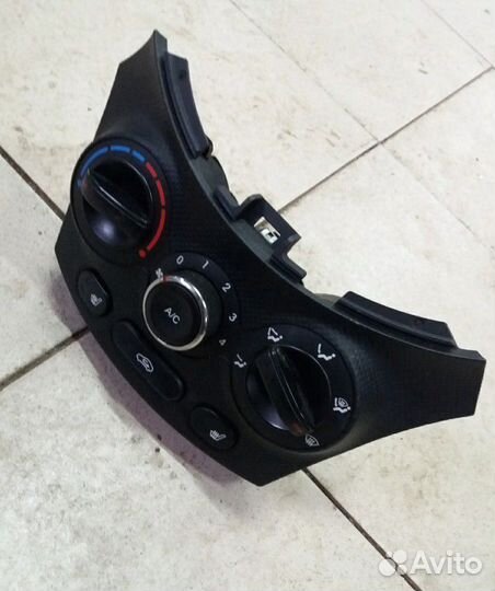 Блок управления отопителем Hyundai Solaris