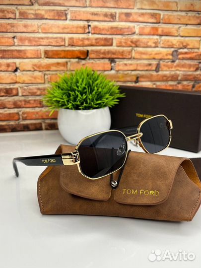 Солнцезащитные очки Tom Ford новинка