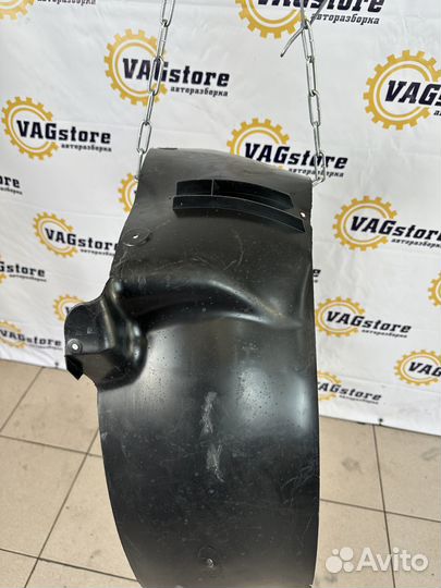 Подкрылок правый передний Audi TT 8N