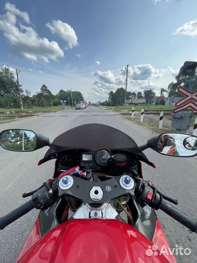 Yamaha YZF R-1