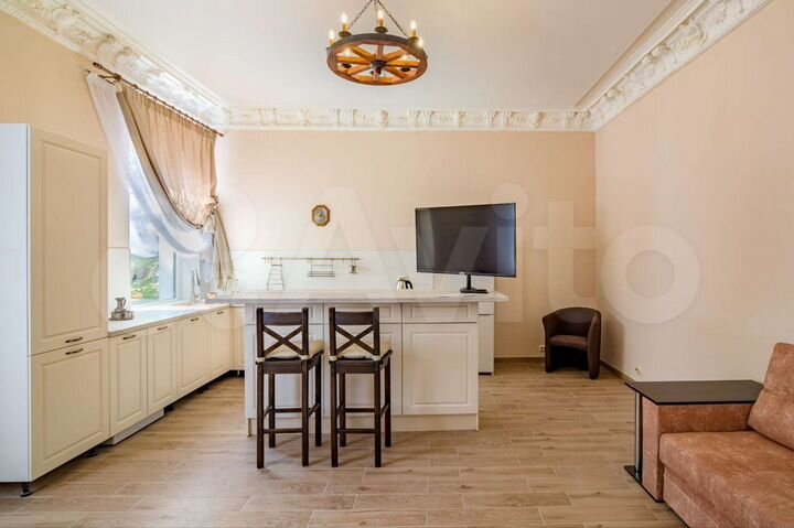 2-к. квартира, 80 м², 1/2 эт.