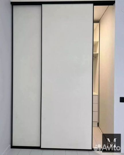 Шкаф-купе с зеркалом