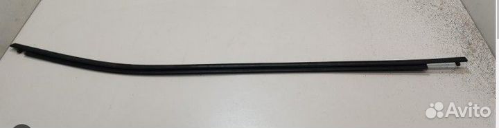 Молдинг стекла задний правый Toyota Corolla 180