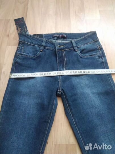 Джинсы на худенькую девочку, р-р примерно 40.новые