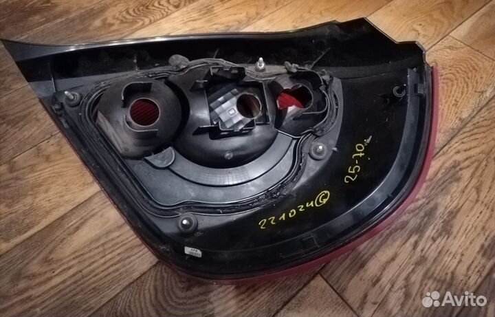 Фонарь задний левый на Nissan Almera N16