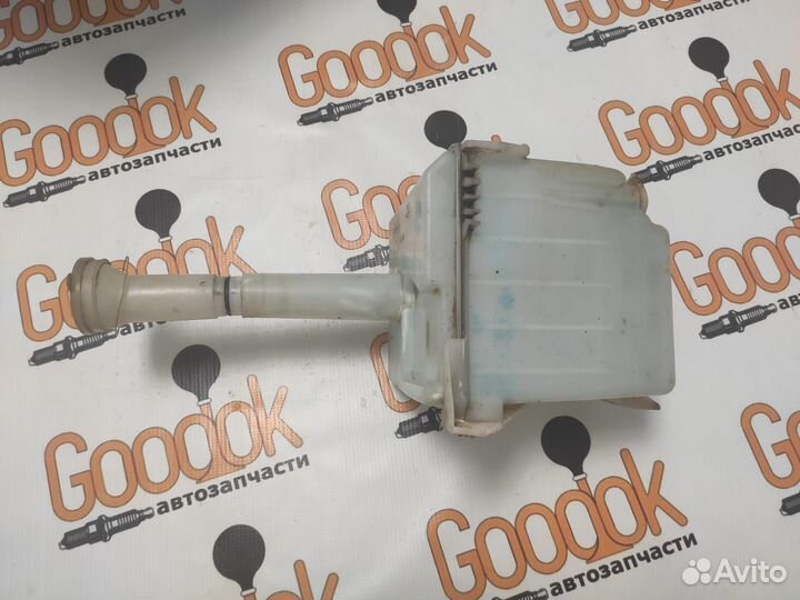 Бачок стеклоомывателя Nissan Primera P10