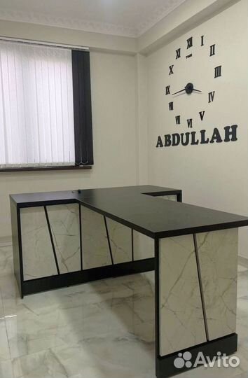 Офисный стол с тумбой