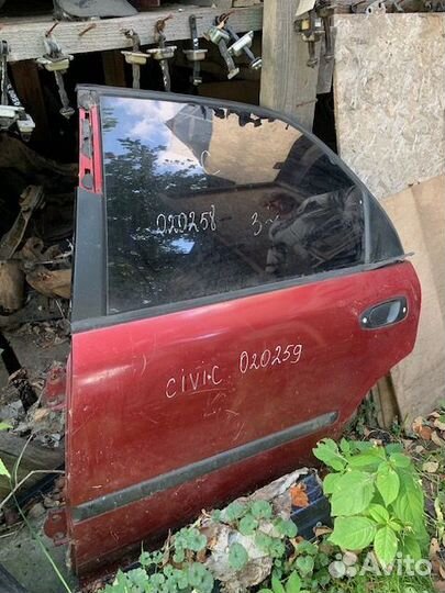 Дверь задняя левая Honda Civic 1991-1995 (седан)