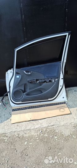 Дверь передняя правая Honda fit