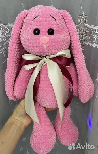 Плюшевый заяц вязаный
