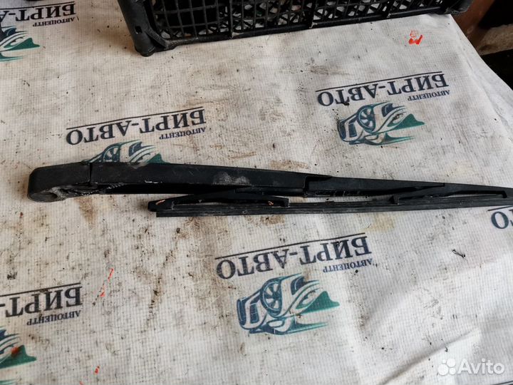 Поводок стеклоочистителя заднего Chevrolet Cruze I