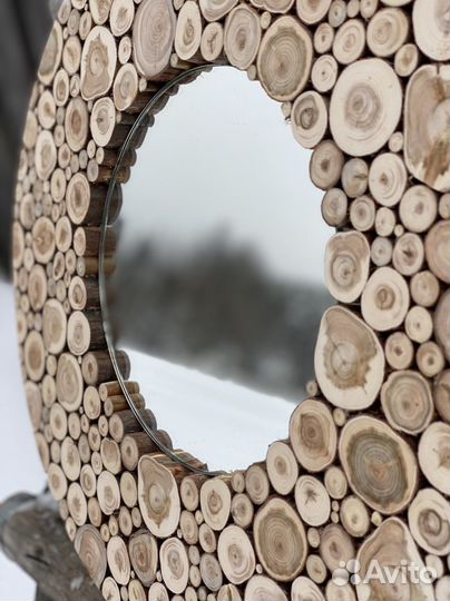 Зеркало круглое в деревянной раме можжевельник