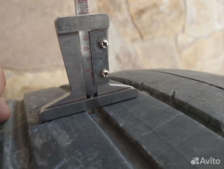 Yokohama Advan Sport V105 235/55 R20