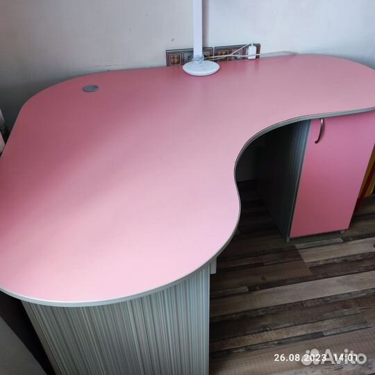 Письменный стол для школьника угловой бу