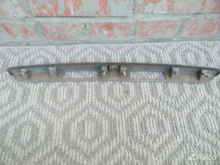 Накладка крышки багажника Toyota Platz