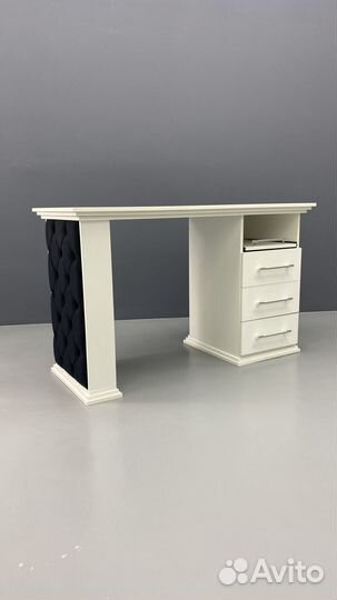 Стол для маникюра с ящиками