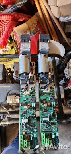 Механизм для закрываеия раздвижных дверей