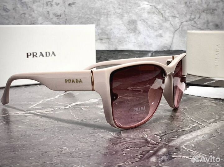 Очки Prada солнцезащитные