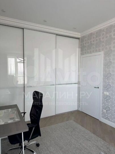 4-к. квартира, 135 м², 18/22 эт.