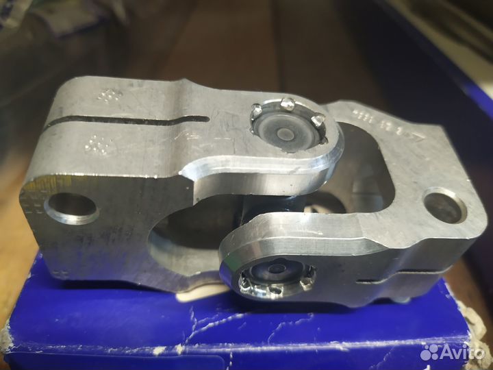 Оригинальный рулевой карданчик volvo