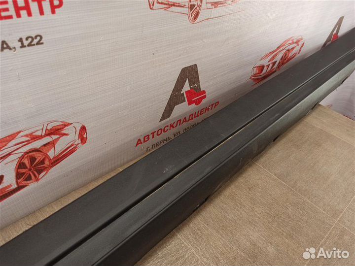 Накладка порога кузова - наружная облицовка правая