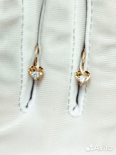 Золотые серьги с камнем