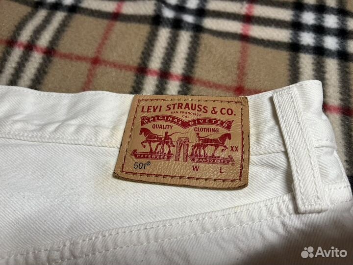 Мужские джинсы levis 501 белые