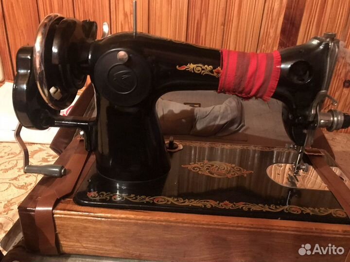Швейная машинка чайка ручная