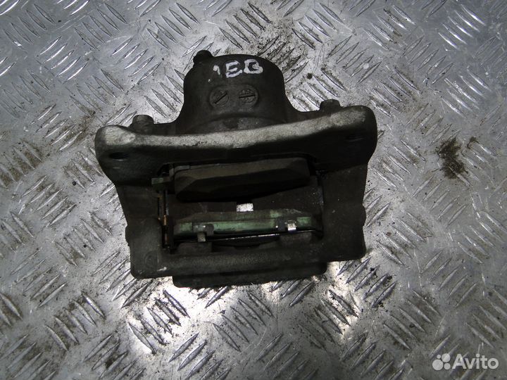 Суппорт тормозной передний Toyota Prius 20 2007