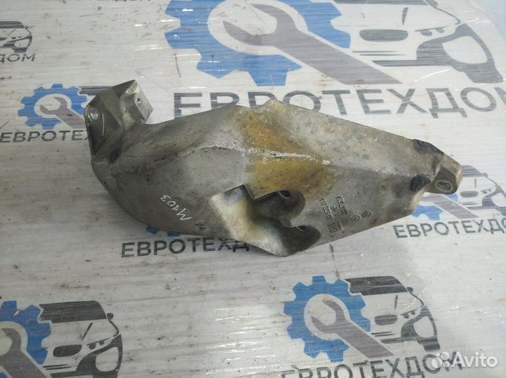 Кронштейн генератора Opel Vectra B седан X16XEL