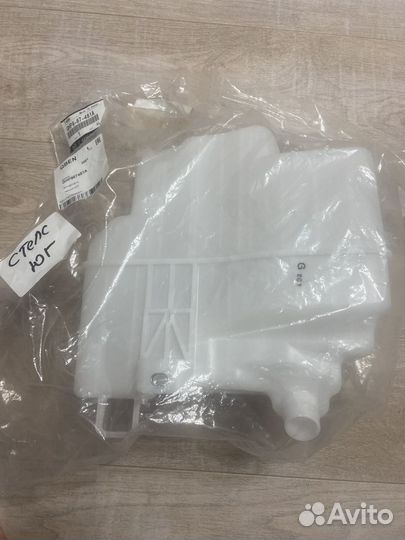 Оригинальный Бачок омывателя Мазда