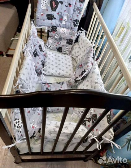 Детская кроватка с матрасом и бортиками