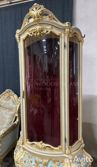 Витрина. Барокко. Винтажная мебель. Шкаф. Европа