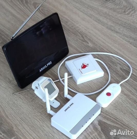 Вызов персонала в санузел, пейджер часы