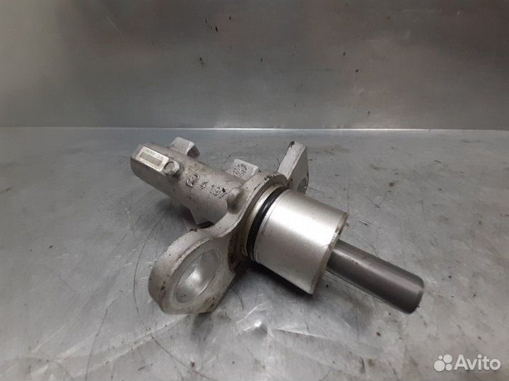 Цилиндр тормозной главный Volkswagen Passat B5