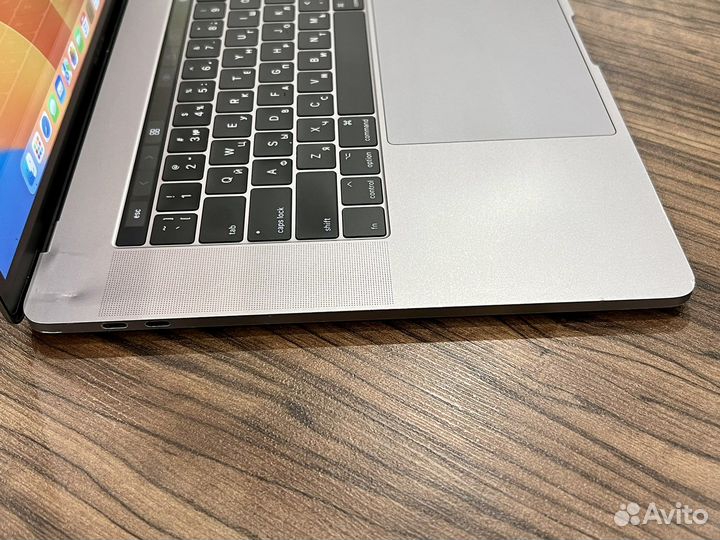 Apple MacBook Pro 15 2017 i7 / 16 / 2 TB