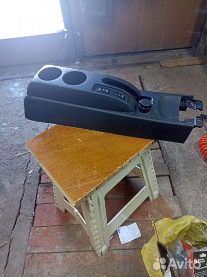 Подлокотник nissan tiida