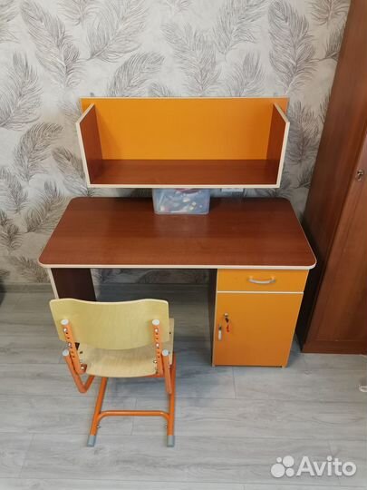 Стол письменный школьный с полкой и стулом