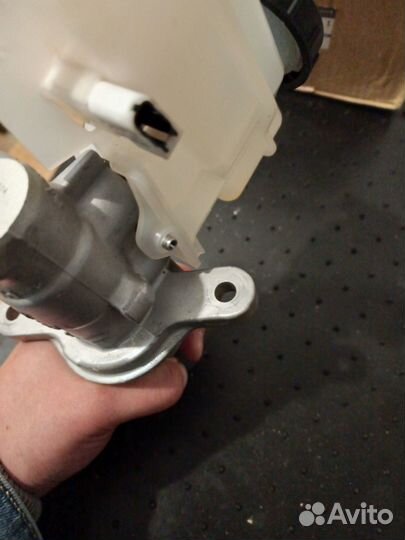 Infiniti Цилиндр тормозной главный