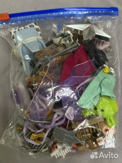 Лот барахла от кукол bratz