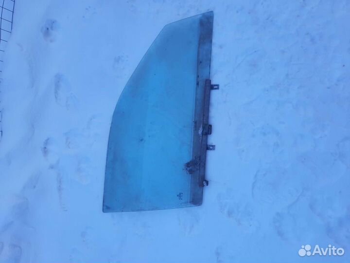 Volkswagen Passat в4 стекло передней правой двери