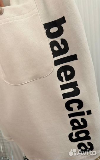 Balenciaga шорты белые и черные
