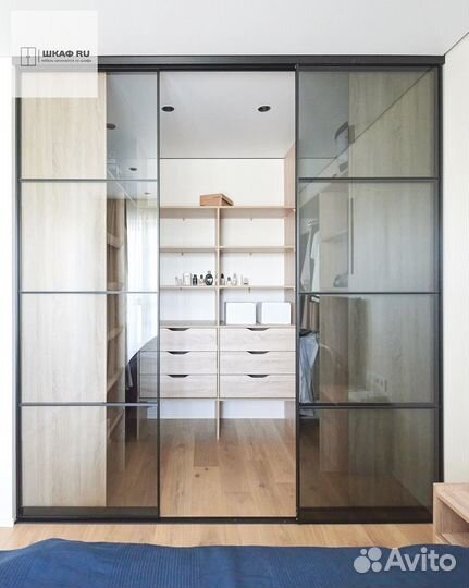 Книжный шкаф