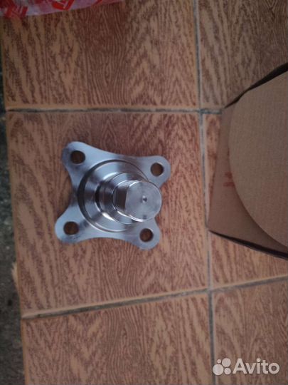 Задняя цапфа Ford transit 2010год