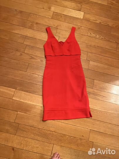 Платье цвет алый