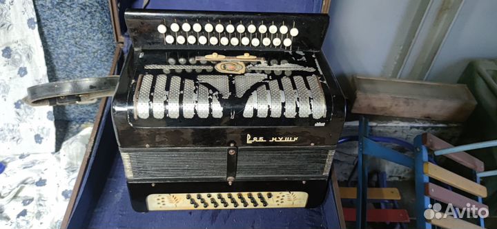 Продаю гармонь рябинушка