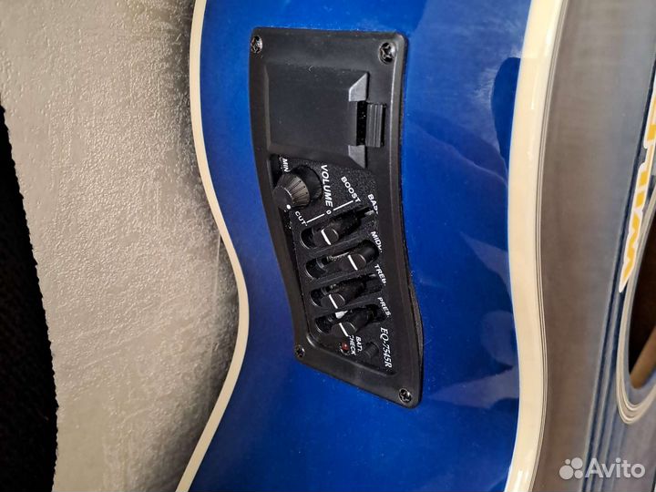 Акустическая бас гитара