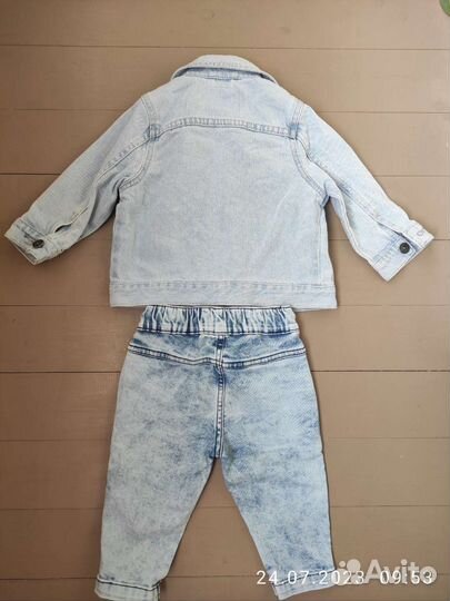 Джинсовая куртка и джинсы